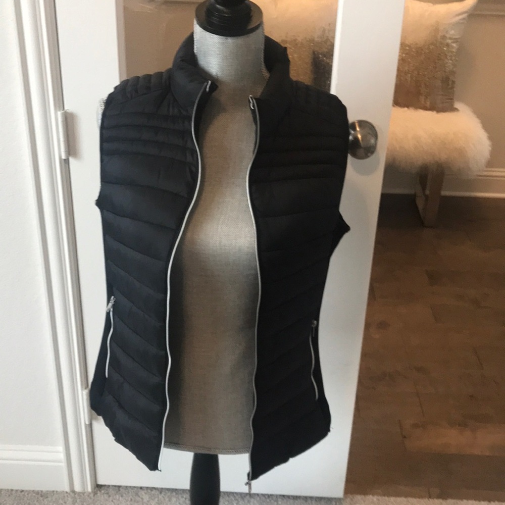 NWOT Ci Sono Brand Black Vest Large